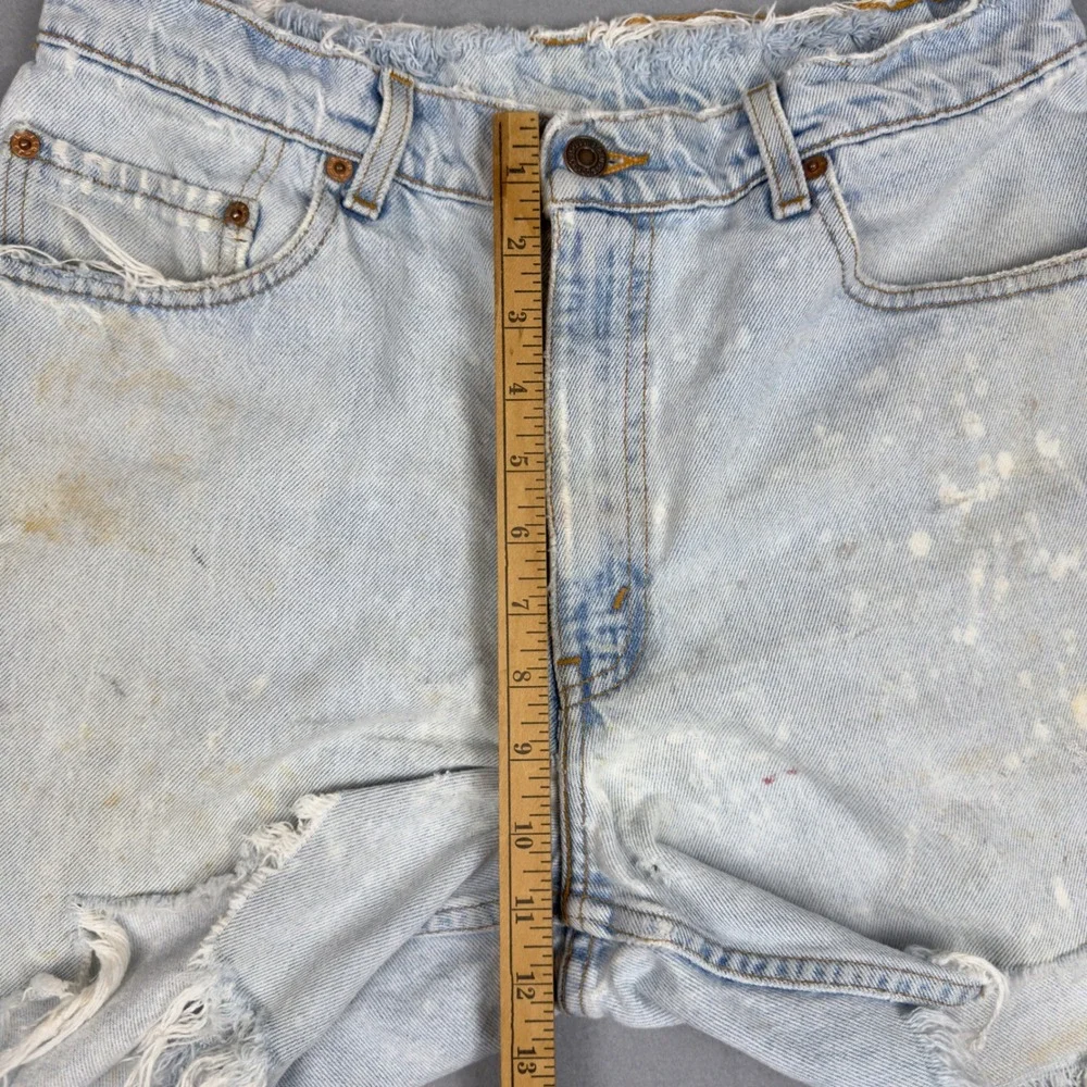 Vtg 90s Levi's 550 Cutoff Shorts‎ Women's 32 Light Wash Distressed Thrashed USA